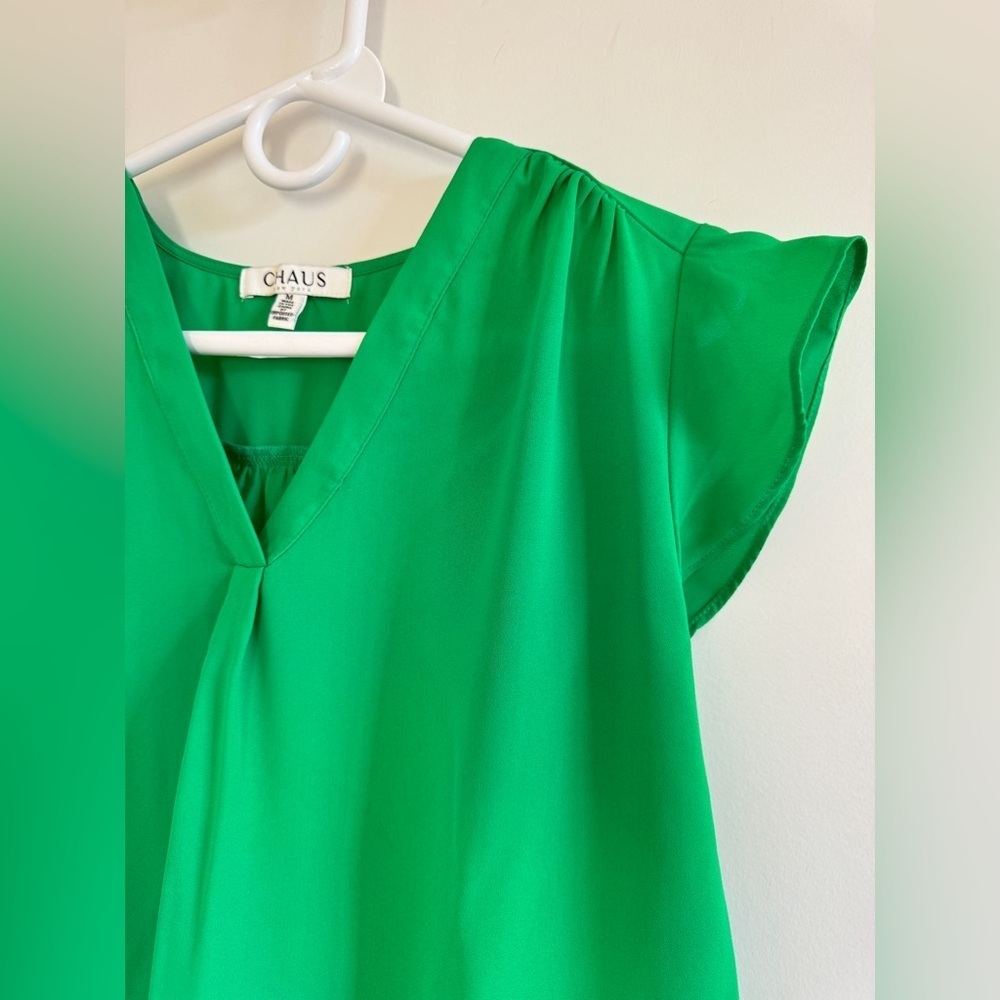 NWT Chaus Women's Green V-Neck Top M - Picture 2 of 8